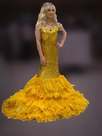 Miss Eve Travestie – galerie goldkleid